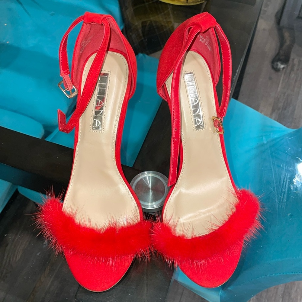 FREE WITH PURCHASE LILIANA HEELS 👠 WITH FURR